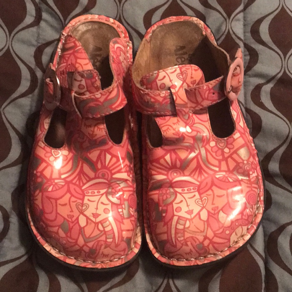 💕🦋Algeria shoes gently used